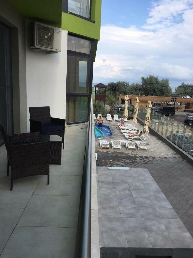Umi Apartment Alezzi Resort Navodari Ngoại thất bức ảnh
