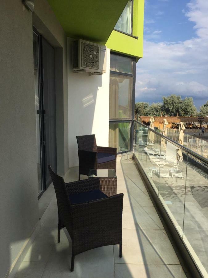 Umi Apartment Alezzi Resort Navodari Ngoại thất bức ảnh